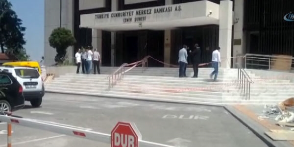 Başbakanlık ofisi önünde bomba paniği