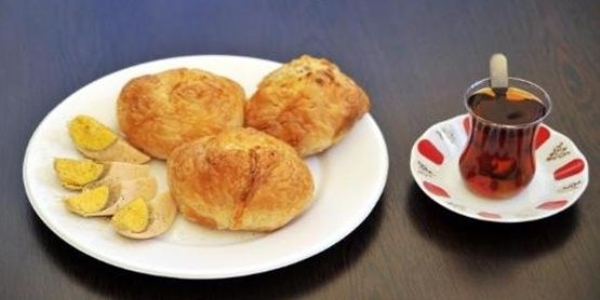 Kahvaltıda yumurtanın yanında çay içmeyin!