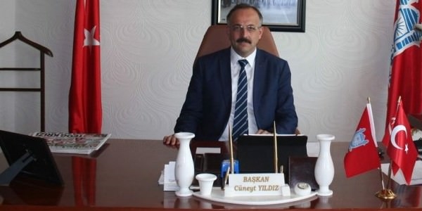 Zabıta, belediye başkanını başından vurdu!