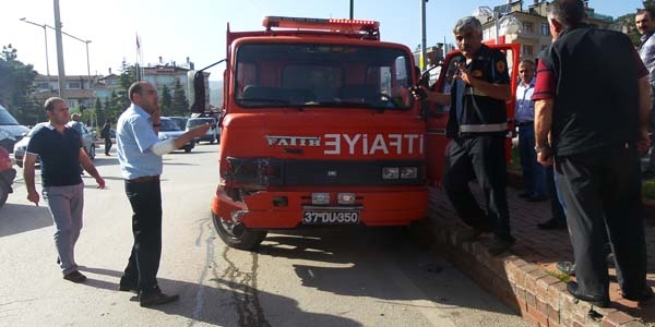 İtfaiye aracı kaza yaptı: 2 yaralı
