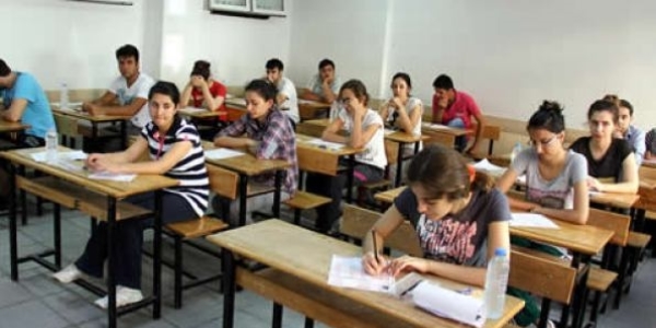 Okullardaki kurslar için para istendiği iddiası