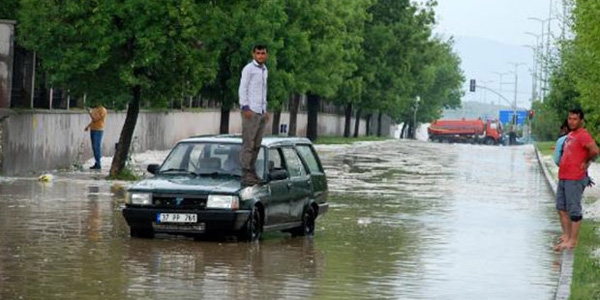 Kastamonu'da dolu ve yağmur etkili oldu