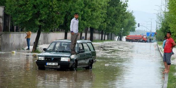 Kastamonu'da dolu ve yamur etkili oldu