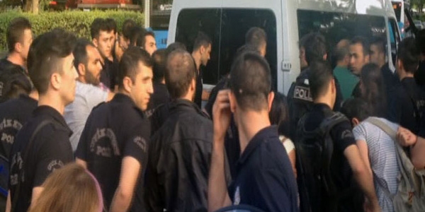 MEB önünde liseli eylemi: 19 gözaltı