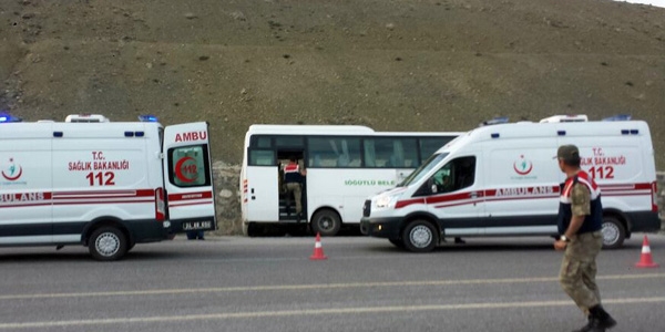 Öğrencileri taşıyan otobüs kaza yaptı: 4 yaralı