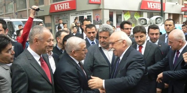 Öğrencisinin kafasıyla tahtayı silen okul müdürü açığa alındı