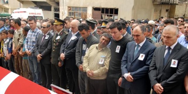 Şehit polis memuru toprağa verildi