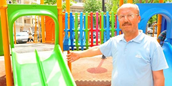 Çocuk parkında fuhuş skandalı!