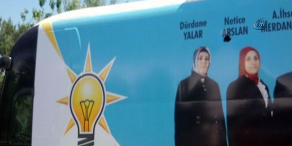 AK Parti seçim otobüsüne taşlı saldırı