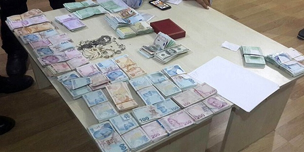 'Dolandırdığı' 600 bin lirayla rutin kontrolde yakalandı