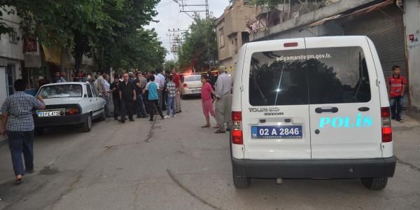 Ak Parti minibüsüne ateş açıldı