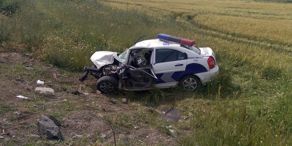 Trafik kazası'nda polis şehit oldu, doktor yaralandı