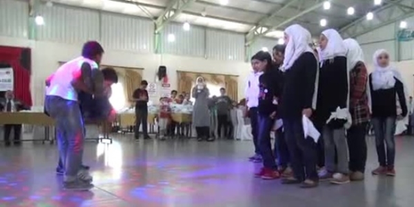 Hatay'daki Suriyeli ocuklarn karne heyecan