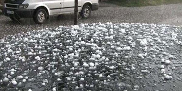 Ankara'da dolu yağışı etkili oldu