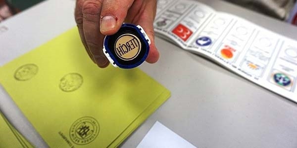 Almanya'da oy kullanan sayısı 300 bini geçti