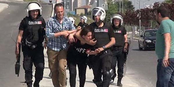 Adliye önünde 31 gözaltı