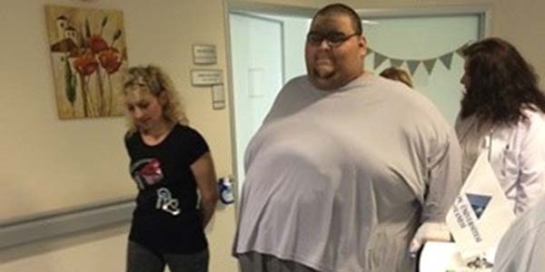 320 kiloluk gence obezite cerrahisi
