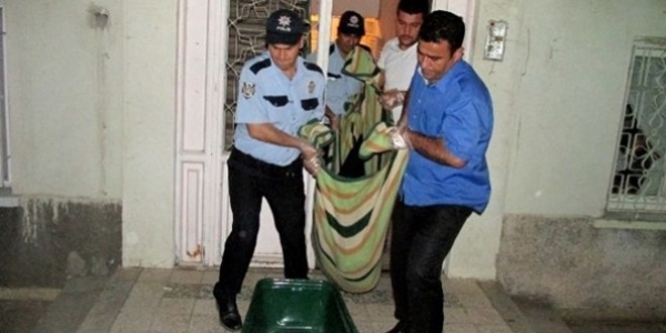 Öğrenci evinde bıçaklı kavga: 1 ölü, 2 yaralı