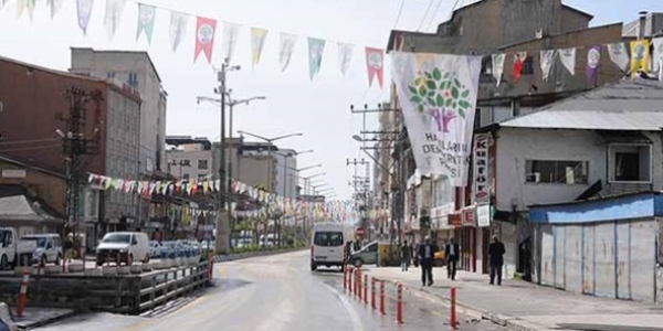Yüksekova Havalimanı açılışı öncesi kepenkler açılmadı