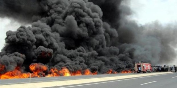 Hampetrol yüklü tanker alev alev yandı