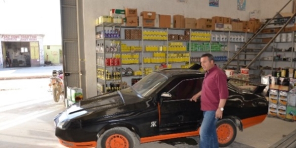 Satıcıya kızdı kendi otomobilini yaptı