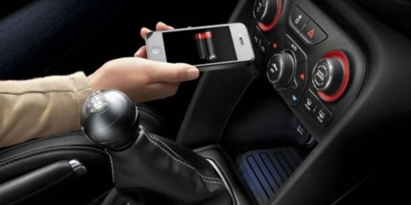 Telefonlar otomobilde kablosuz şarj olacak