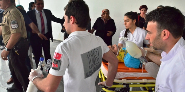 Şişme kaydırak patladı: 3 öğrenci yaralı
