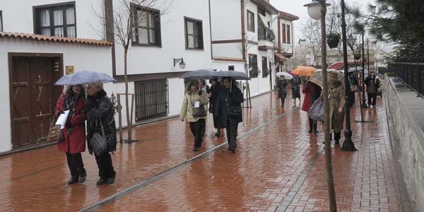 Ankara'nn ilelerinde kuvvetli ya uyars!