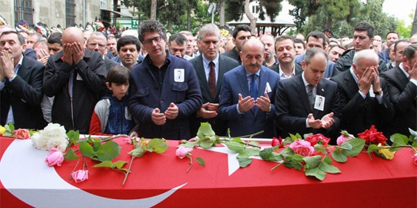 Doktor Kamil son yolculuğuna uğurlandı