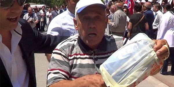 Şiddeti protesto eden doktorlara tepki!