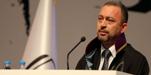 Başörtülü avukatı dersten çıkaran Kocasakal beraat etti!
