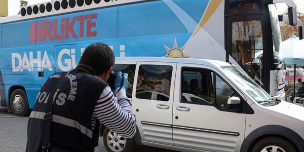 Bitlis'te AK Parti konvoyuna saldırı