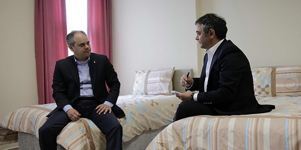 Bakan Kılıç: Öğrenciler Kemal Bey'e bıyık altından gülüyor