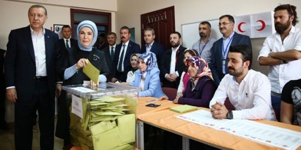 Erdoğan'ın oy kullandığı sandıktan AK Parti, birinci parti çıktı
