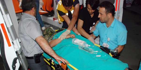 Tokat'ta minibüs devrildi: 9'u asker 10 yaralı
