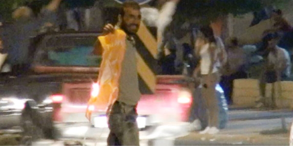 Mardin'de HDP'liler, AK Parti bayrağı yaktı