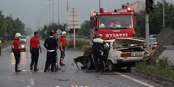 Bolu'da trafik kazası: 2 ölü, 3 yaralı