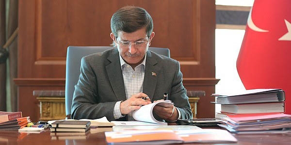 Davutoğlu kurmaylarıyla seçimi değerlendiriyor