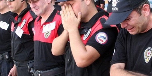 Genç polis kalbine yenik düştü