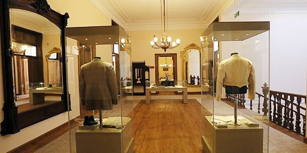 Atatürk'e hediye edilen tarihi halı kayboldu iddiası
