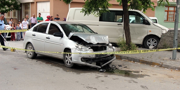 Polis aracı kaza yaptı: 2 yaralı