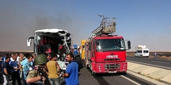 Yolcu otobüsü ile tanker çarpıştı: 2 ölü 13 yaralı