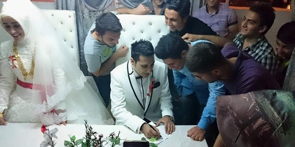 Matematik öğretmenine nikah masasında soru çözdürdüler