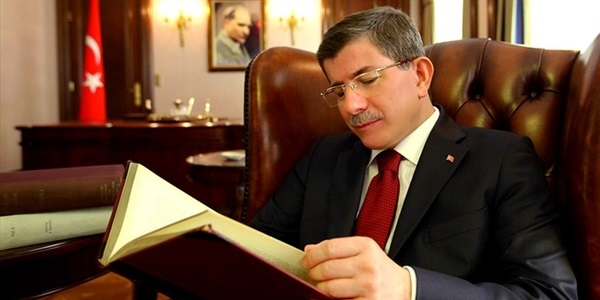 Davutoğlu'ndan Gül hakkındaki kitaba ilk yorum