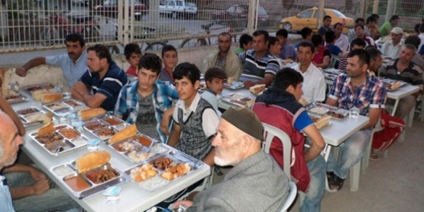 Türk Diyanet Vakfı'ndan 'iyilik sofraları'