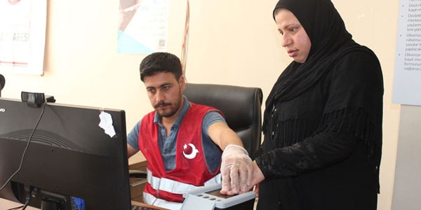Biometrik kayıt sistemiyle kayıt altına alınıyorlar