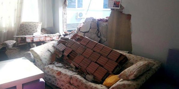 Operatör yanlış evlerin duvarlarını yıktı