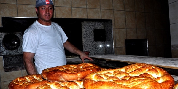 Fırıncılar 300 derece sıcaklıkta oruçlarını tutuyor