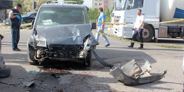 Trafik kazasında memur hayatını kaybetti