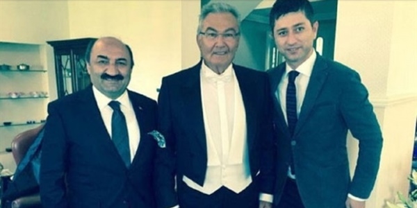 Deniz Baykal'dan fraklı ilk poz